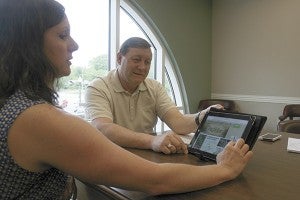 ONLINE REVAMP: From left, City Clerk Amber Hinton and City Manager Jim Luke tour the city’s new website. Photo by Jeremy Pittari